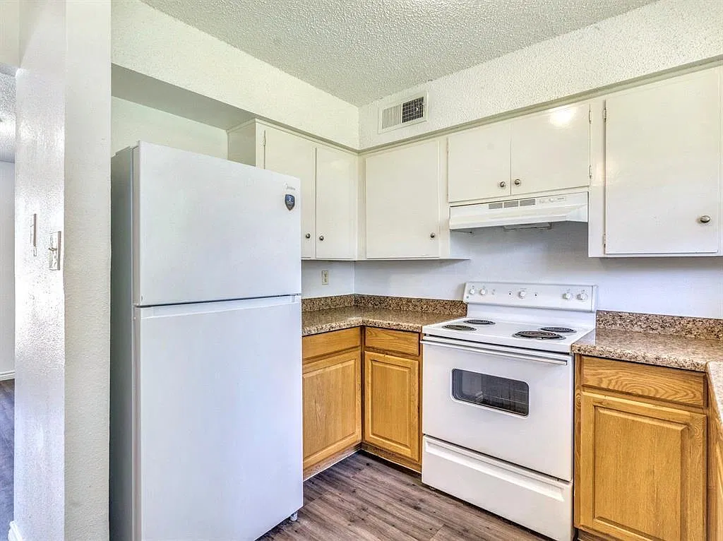 2 bed, 1.0 bath, 790 sqft, $895 — Photo 3