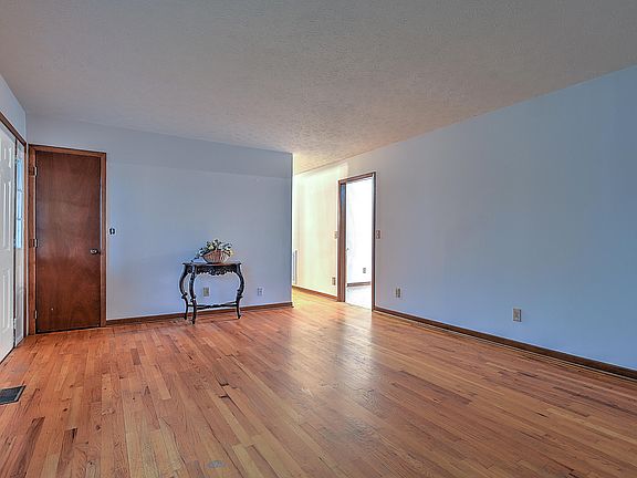 4th image of 4829 S Wind Dr