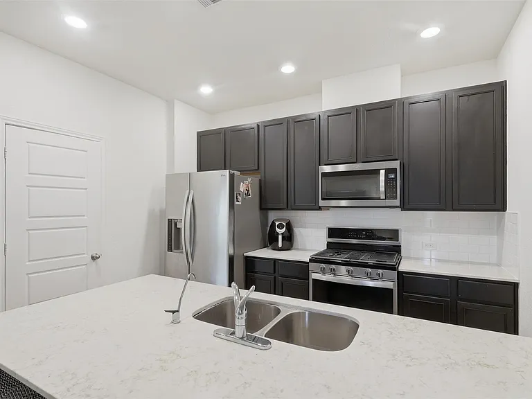 12912 Zivah Ln — Photo 5