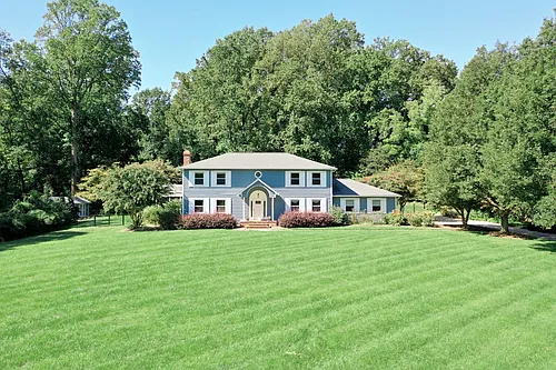 609 N Holly Dr Photo 1