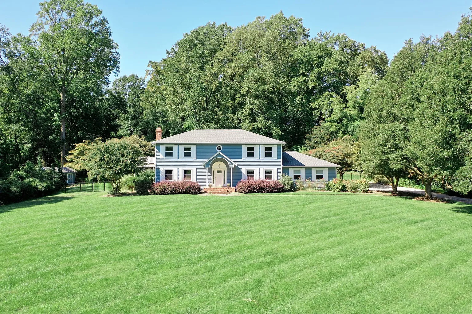 609 N Holly Dr photo 1