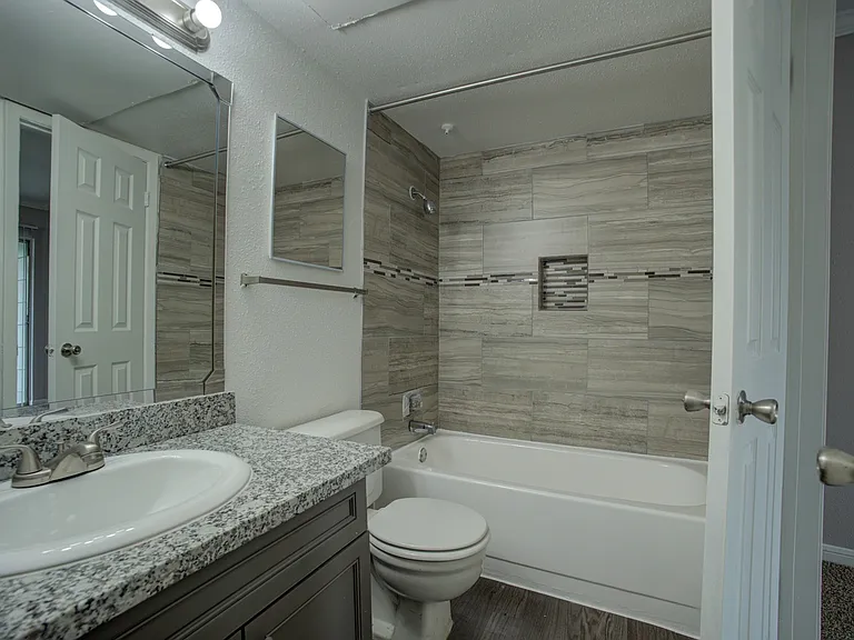 Ashford Briar Point Bathroom