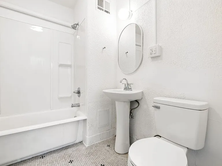 St. Regis Apartments — Photo 19