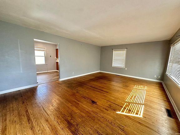 3rd image of 6416 Lincoln Ave