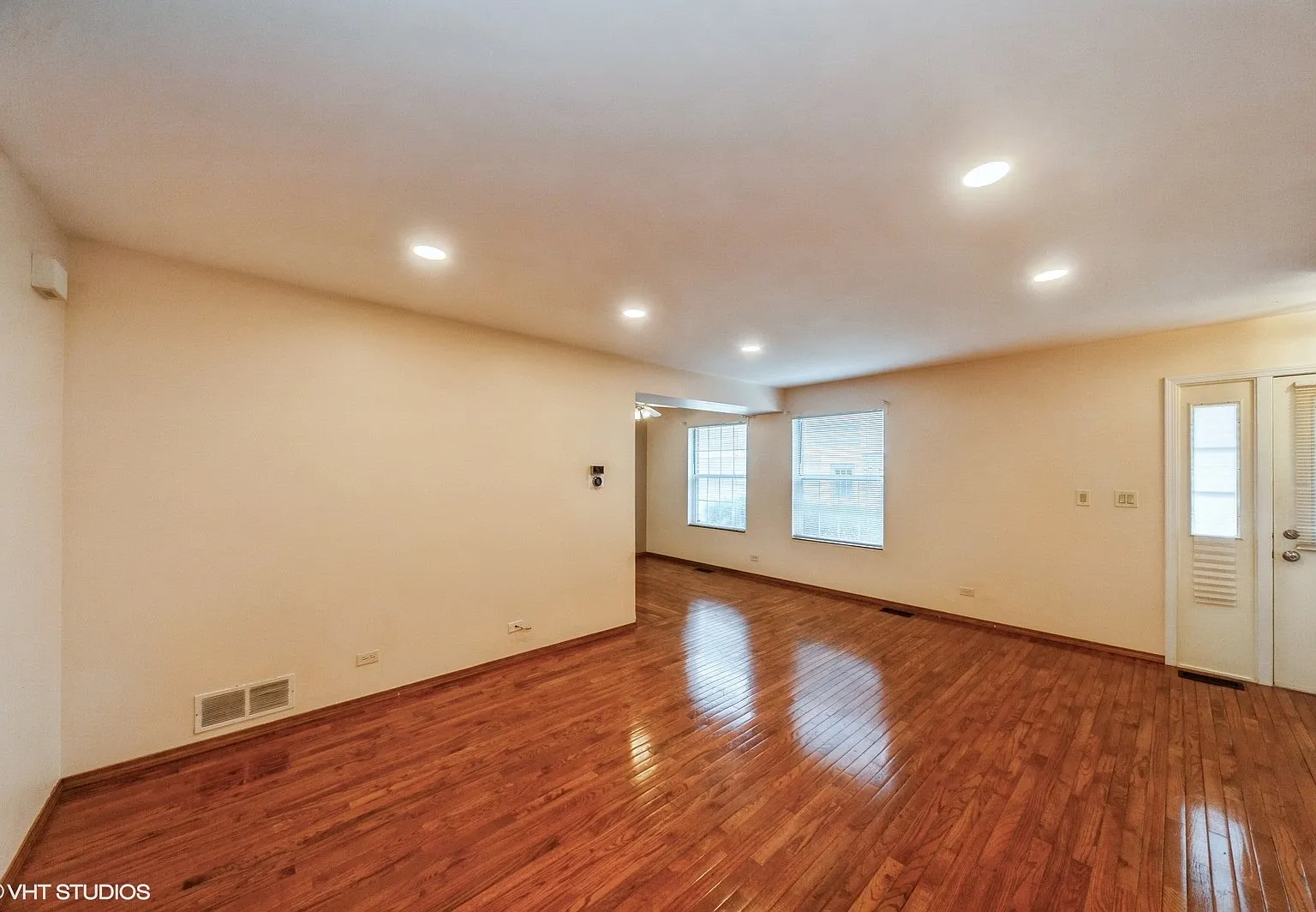 2 bed, 1.5 bath, 1392 sqft, $2,295 — Photo 3