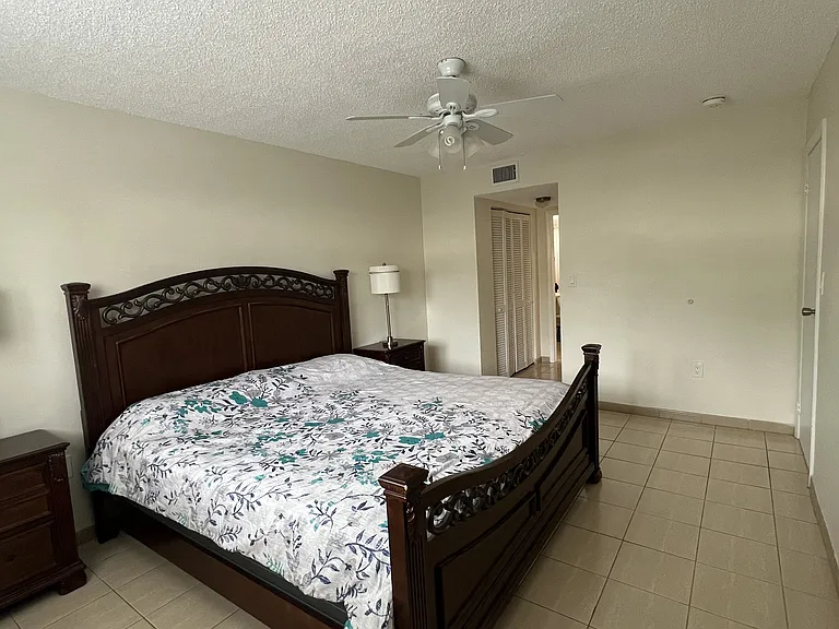 950 Euclid Ave #210 — Photo 2