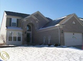 889 Riverbed Dr, Holly, MI