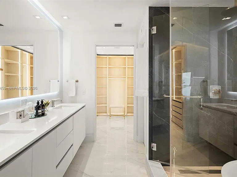 700 NE 24th St #1601 — Photo 13
