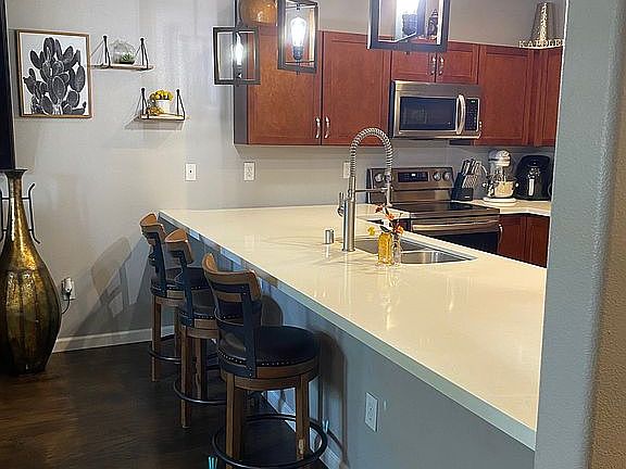 5th image of 1134 Kukulu St APT 605