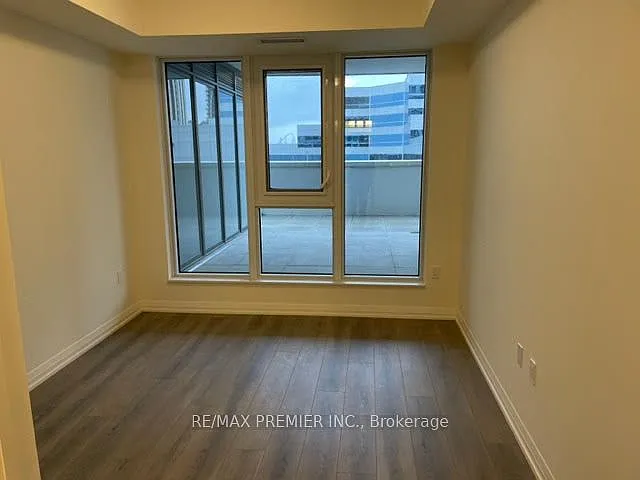 9000 Jane St #214 — Photo 7