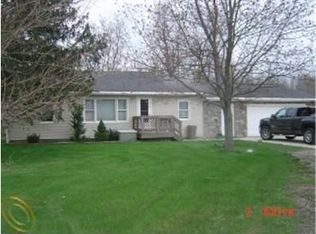3121 Buckner Rd, Lake Orion, MI 48362