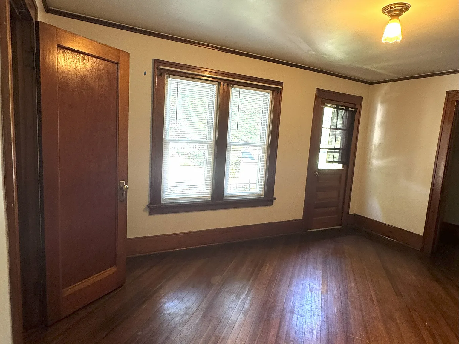 3 bed, 1142 sqft, $2,316 — Photo 4