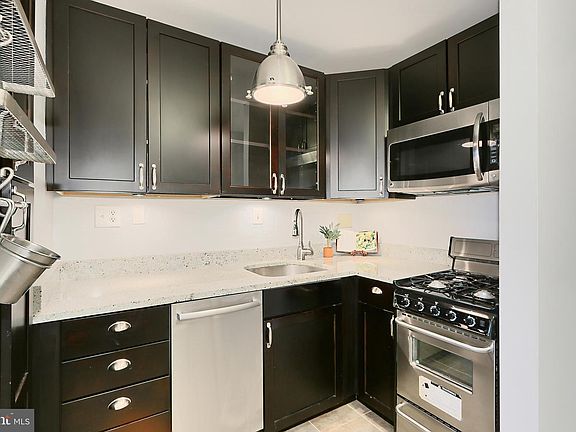 3rd image of 801 N Pitt St APT 501