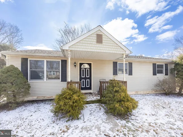 706 W 7th Ave, Parkesburg, PA 19365