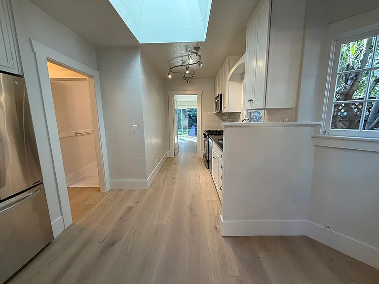 360 Stanford Ave — Photo 7