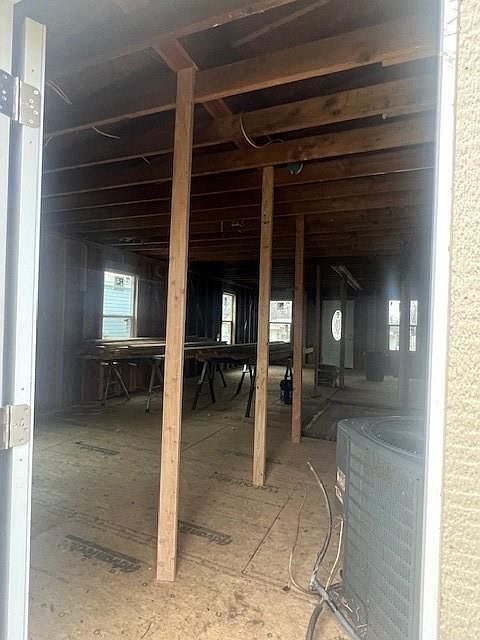 2nd image of 724 SE 27th St