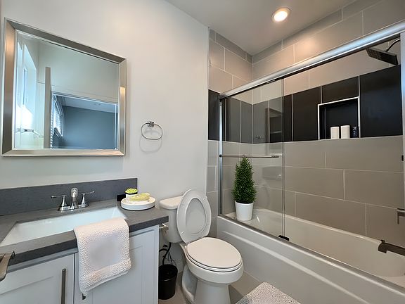 5th image of 1252 W 37th St #6a6055cd0