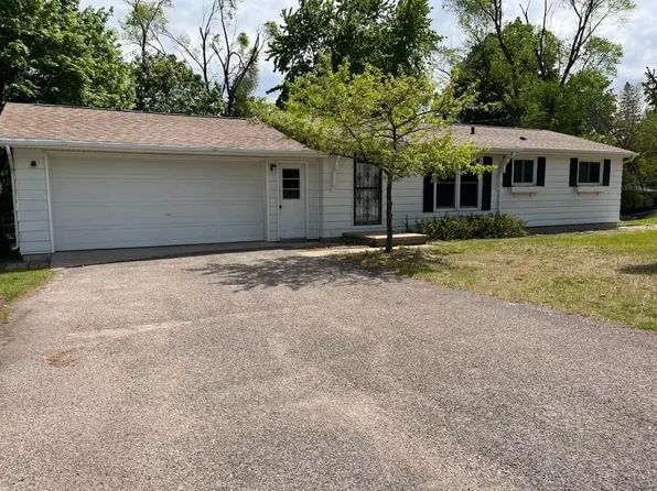 1218 Terrace Ct, Waupaca, WI 54981