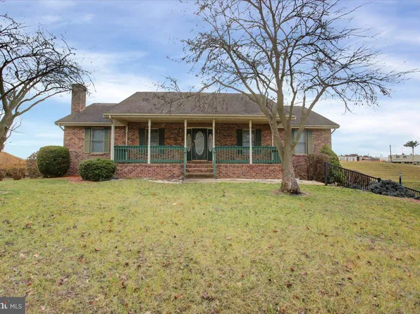 668 Shadyside Dr, Chambersburg, PA 17202
