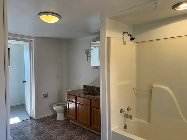 1011 Broadford Rd — Photo 9