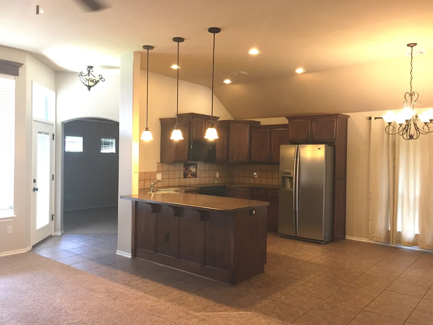 4 Bedrooms + 2 Living + In Edmond Schools + Community Pool + Storm Shelter — Photo 4