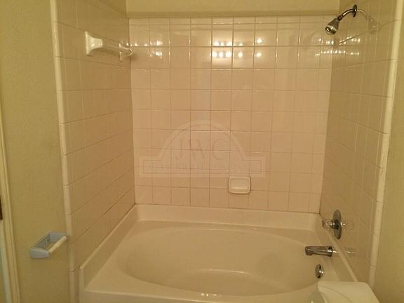 5th image of 2812 Windmill Ct Unit B
