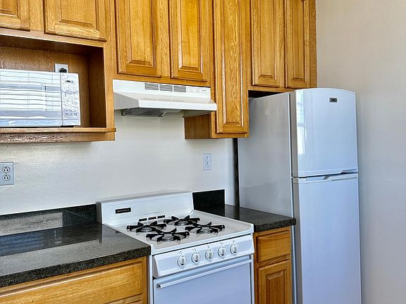2nd image of 739 Haight St APT 303