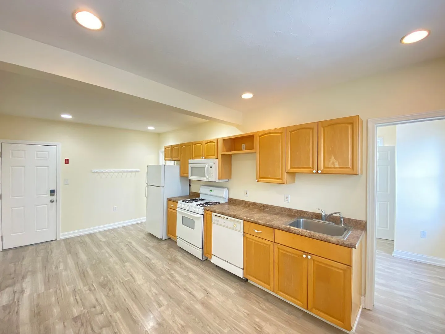 2 bed, 1.0 bath, 1050 sqft, $1,650 — Photo 1
