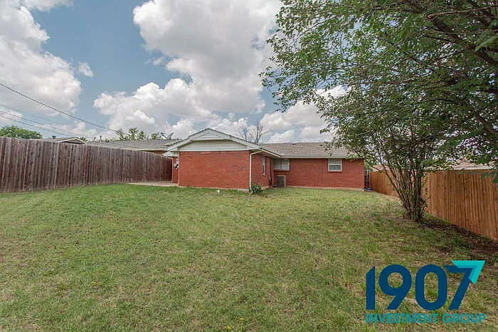 704 SW 2nd St — Photo 5