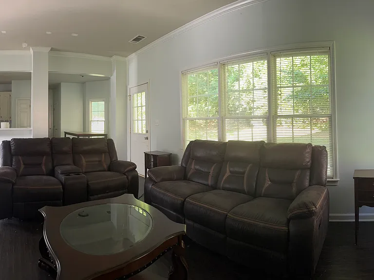 526 Matthew Dr — Photo 4