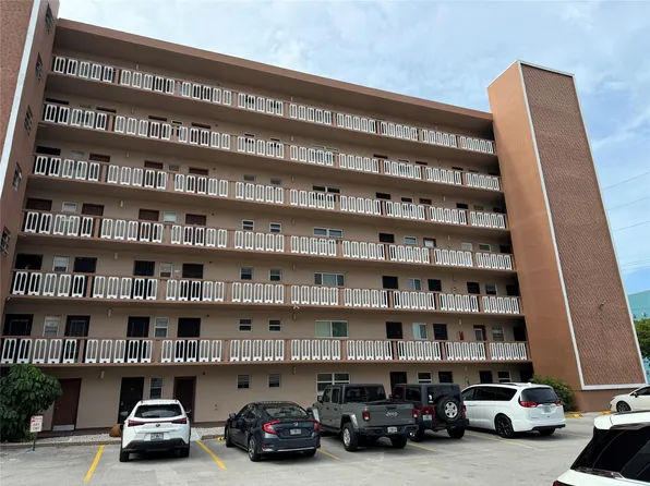 301 NE 14th Ave APT 708, Hallandale, FL 33009