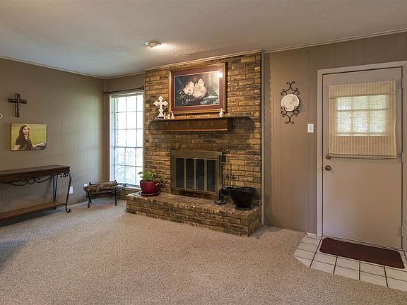 4th image of 609 Green Oak Dr