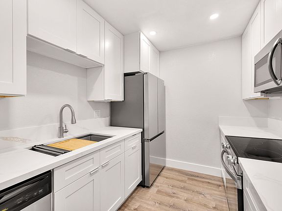 2nd image of 5252 Orange Ave Unit 613