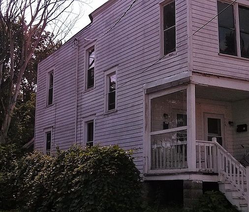 5th image of 113 Linn St