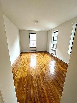 3rd image of 67-70 Yellowstone Blvd #U