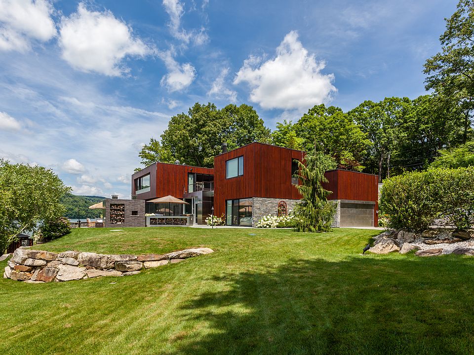124 Lake Drive South