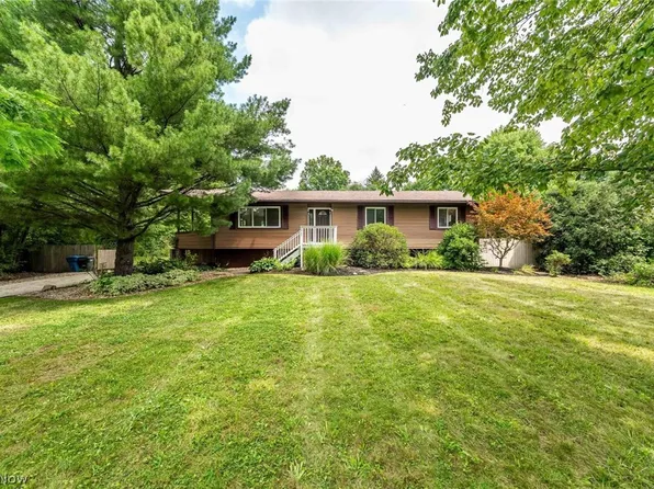 2963 Cliffside Dr, Akron, OH 44321