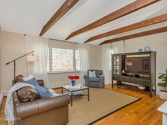 3rd image of 202 Norwood Ave