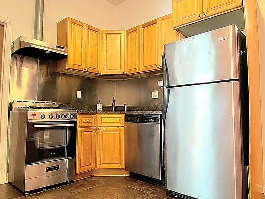 5th image of 21-81 Steinway St #1R