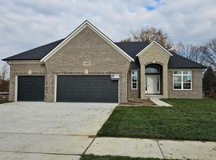 18435 Stallmann Dr, Macomb, MI 48042