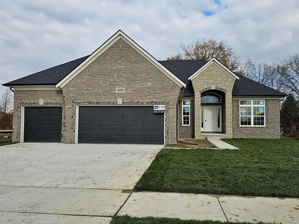 18435 Stallmann Dr, Macomb, MI 48042