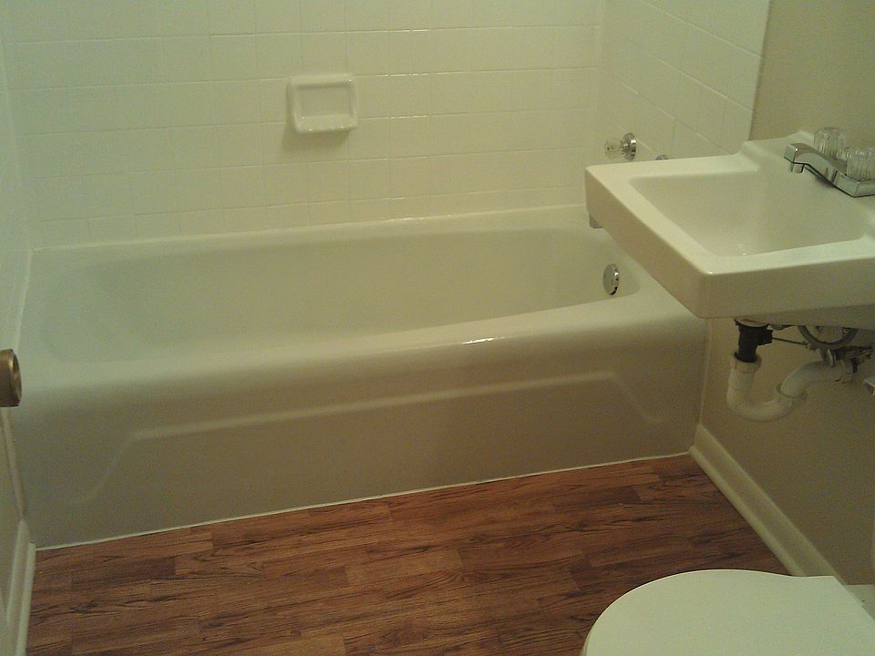 2nd image of 2425 Lewis Ave #A
