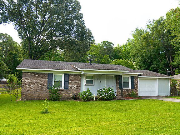 3rd image of 210 Owens Dr