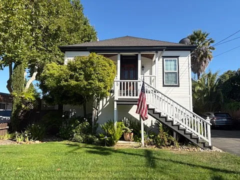 2 bed, 1036 sqft, $3,700 — Photo 2
