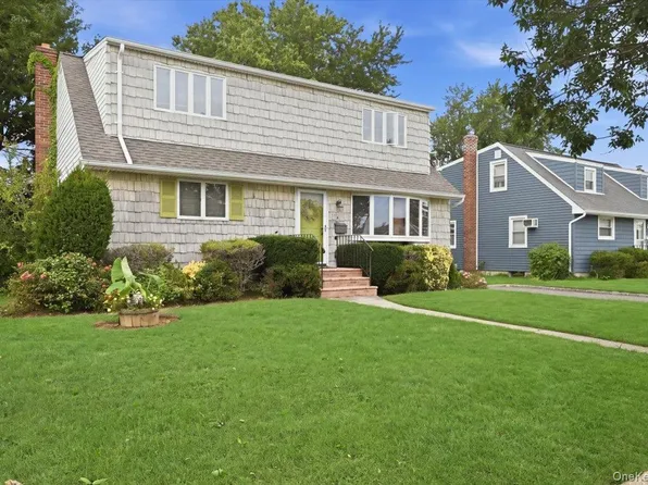 4001 Wicks Avenue, Seaford, NY 11783