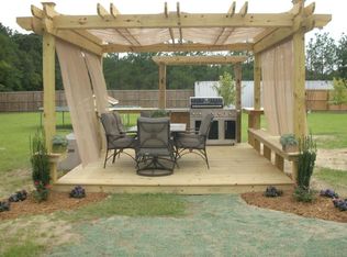 135 Weathervane Dr, Saint Pauls, NC 28384