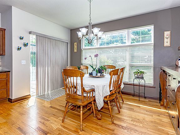5th image of 3509 Fitzroy Rd