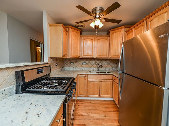 2nd image of 4600 N Cumberland Ave Unit 412