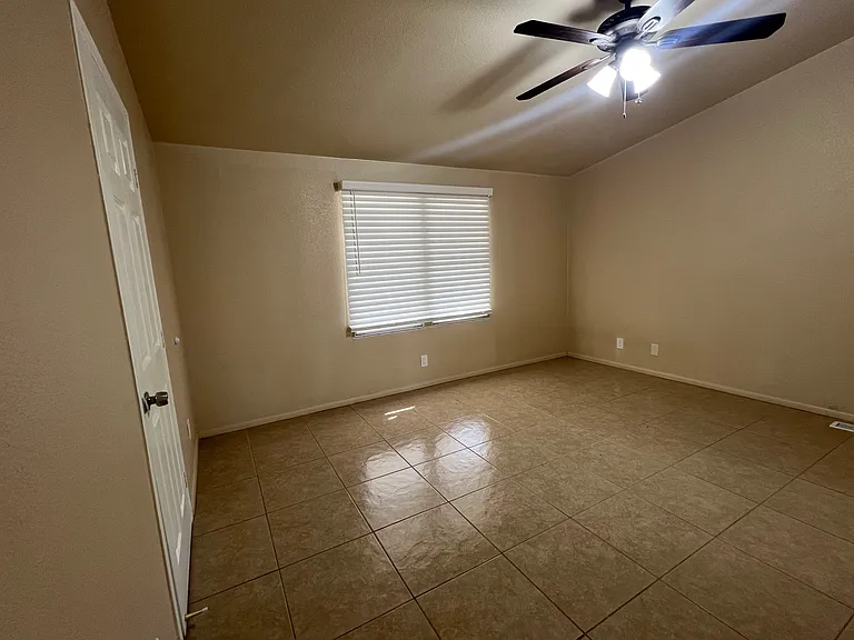 7868 N Reed Rd — Photo 19