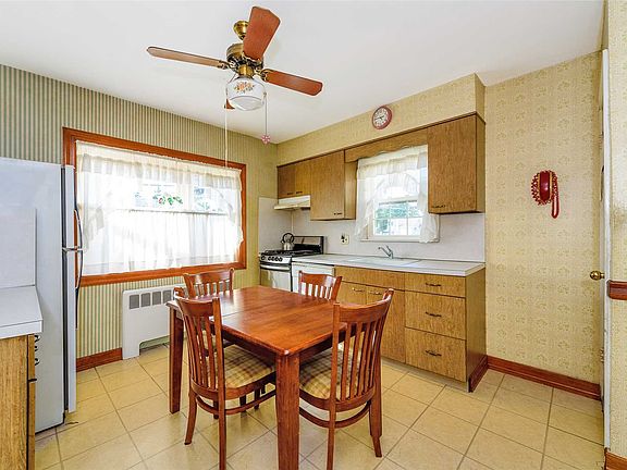 4th image of 119 Litchfield Ave